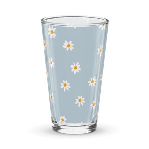 Sklenený pohár so sedmokráskami